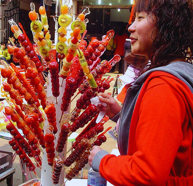 tanghulu street vendors